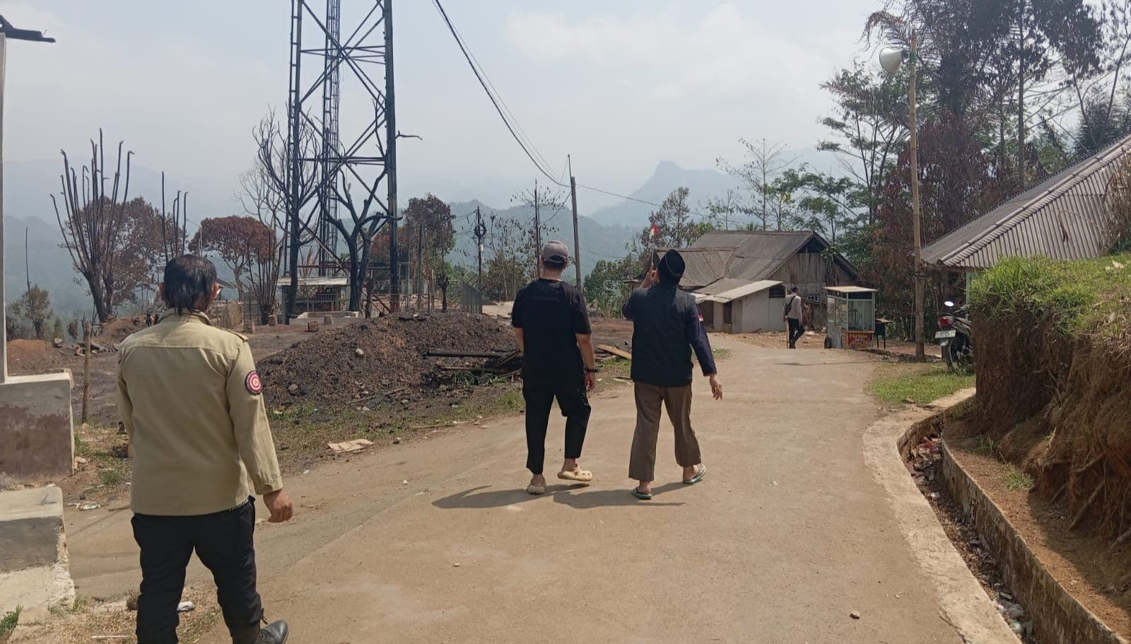 Pascabencana Kebakaran: HSI BERBAGI Kirim Ratusan Paket Makanan dan Pasokan Air Bersih di Kasepuhan Cipta Mulya